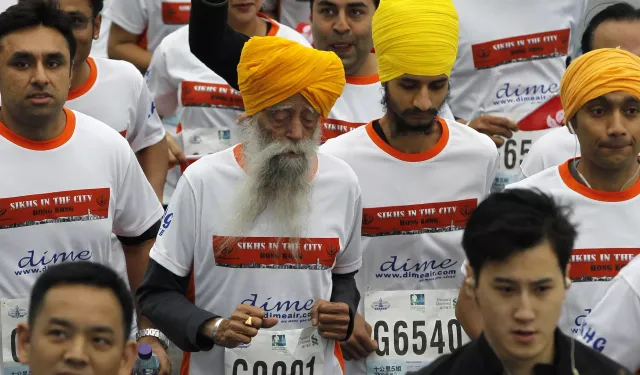 Dünyanın en yaşlı maraton koşucusu Fauja Singh, 114 yaşında trafik kazasında hayatını kaybetti