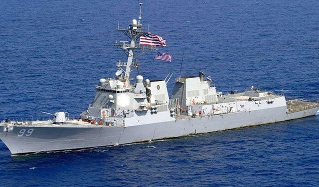 İran medyası: Hürmüz Boğazı yakınında 3 ABD destroyeri vuruldu