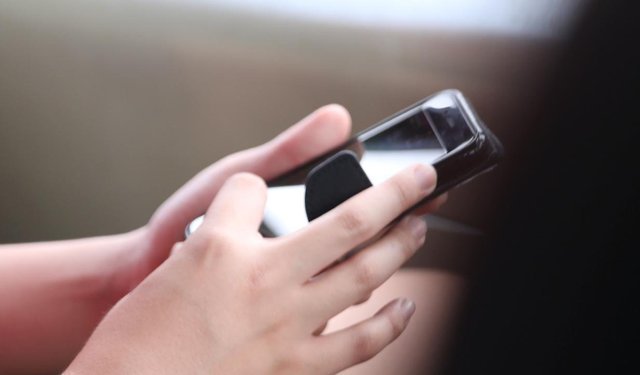 Avrupalıların çoğunluğu çocukların sosyal medya kullanımının sınırlanmasını destekliyor