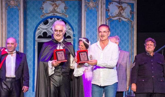 “Dracula – Bir Dehşet Komedisi” Girne Amfi Tiyatro’da sahnelendi