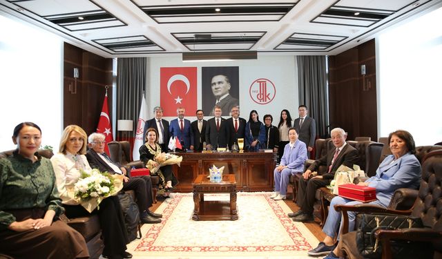 Dilde, Fikirde, İşte Birlik Türk Dünyası Edebiyat (Çocuk Edebiyatı) Ödülleri", Zaimağaoğlu’na takdim edildi