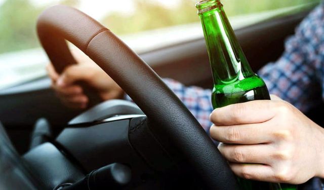 Alkollü Sürücü Elektrik Direğine Çarptı