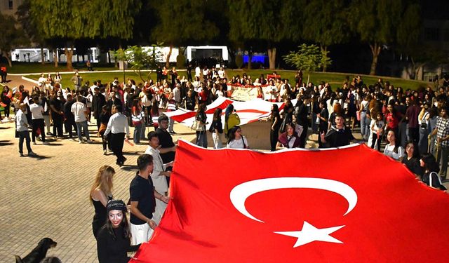 DAÜ’de 29 Ekim Cumhuriyet Bayramı, gençlik yürüyüşü ile kutlandı