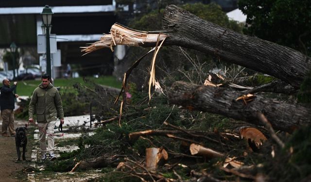 Portekiz'de kötü hava şartları nedeniyle 2 kişi hayatını kaybetti