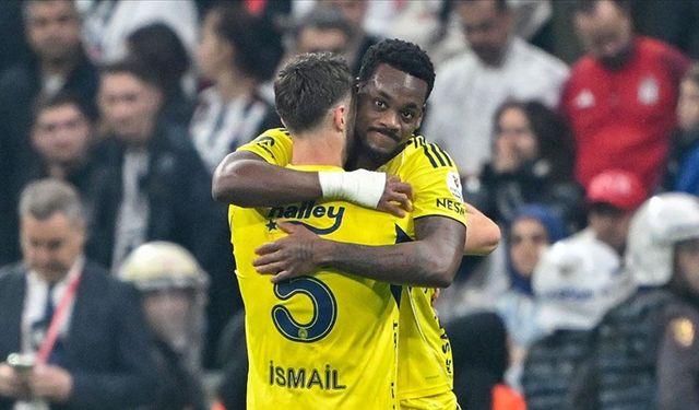 Fenerbahçeli futbolcu Jhon Duran derbide attığı golün mutluluğunu yaşıyor