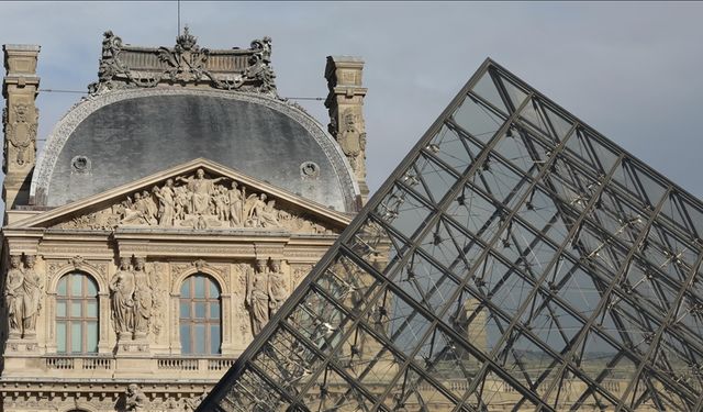 Fransa'da Louvre Müzesi soygunuyla ilişkili bir kişi daha gözaltına alındı