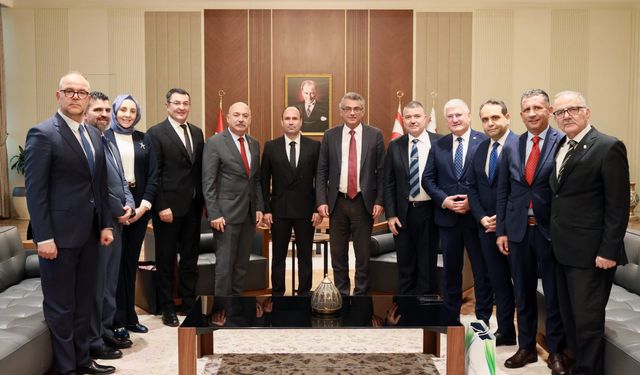 Erhürman, KKTC Sigorta ve Reasürans Şirketler Birliği ve Türkiye Sigorta Birliği'ni kabul etti