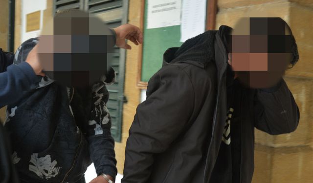 Bir kilo uyuşturucuyla yakalanan zanlılar yeniden mahkemede