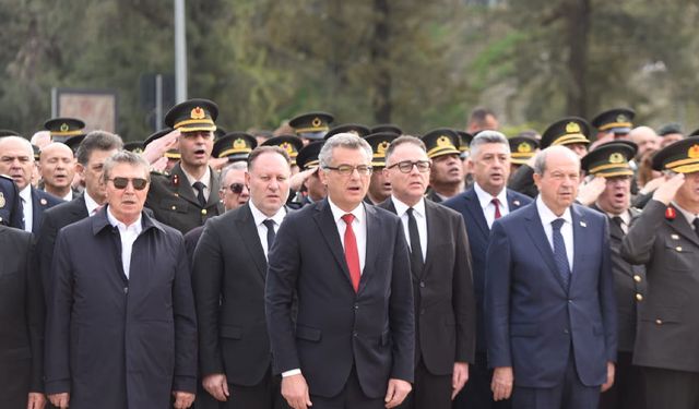 21-25 Aralık Milli Mücadele ve Şehitler Haftası dolayısıyla Şehitler Anıtı önünde tören düzenlendi