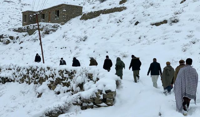 Afganistan'da kar ve yağmur felaketi: 61 ölü