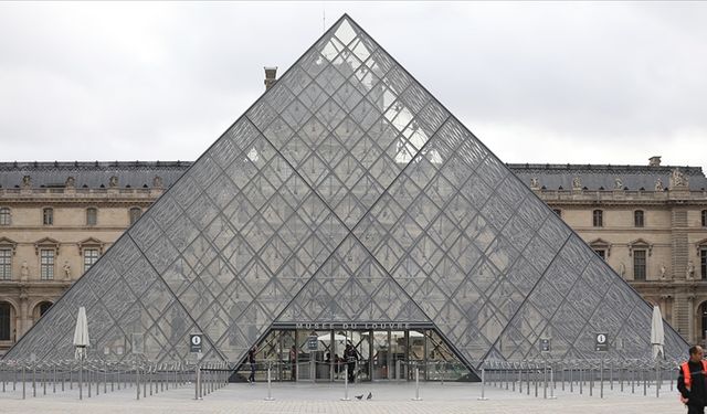 Louvre Müzesi, çalışanların grevi nedeniyle ziyarete kapalı