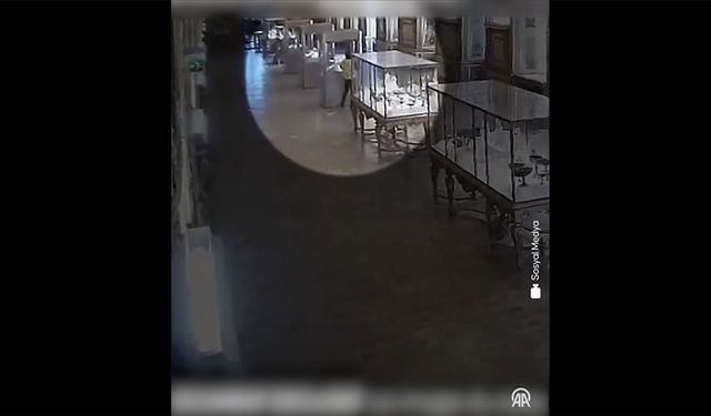Louvre Müzesi'ndeki soygunla ilgili güvenlik kamerası görüntüleri basına yansıdı