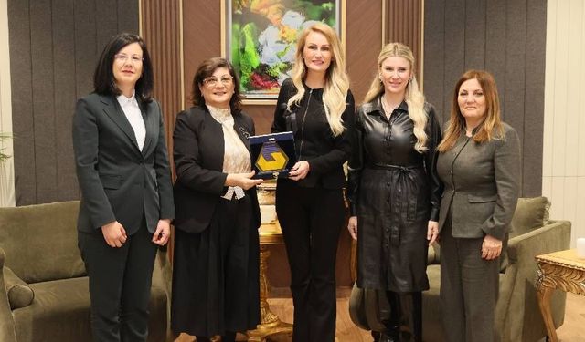 Nilden Bektaş Erhürman, DAÜ Kadın Araştırmaları ve Eğitimi Merkezi'ni kabul etti