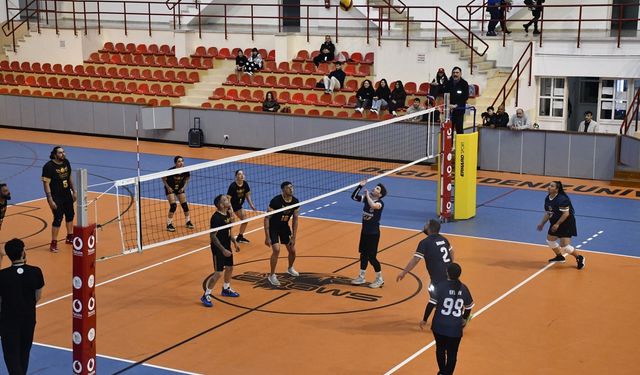 DAÜ’de Şampiyon Melekler voleybol anı turnuvası başladı