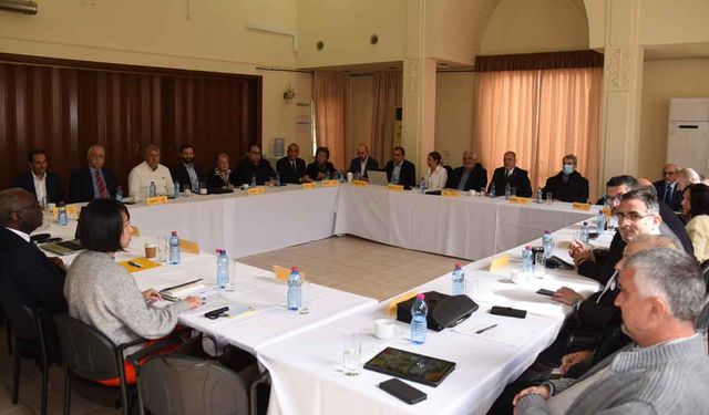 Kıbrıslı Türk ve Kıbrıslı Rum siyasi partiler ara bölgede bir araya geldi