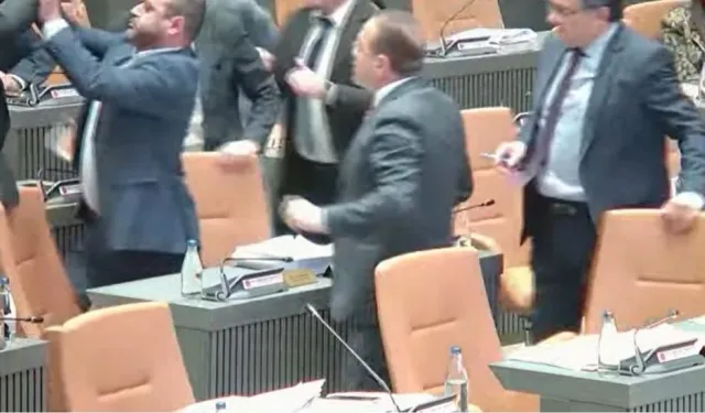 Meclis’te kavga… Savaşan ile Talat arasında arbede…