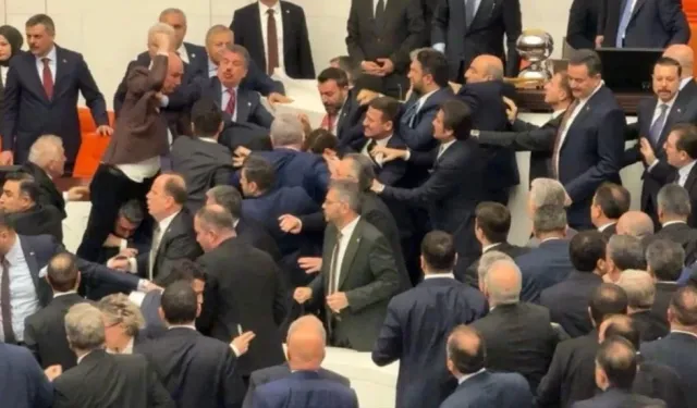 TBMM’de yemin krizi: Bakanların yemin töreninde arbede çıktı