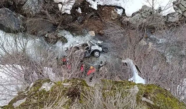 Virajı alamadı, uçuruma yuvarlandı. 3 ölü, 5 ağır yaralı