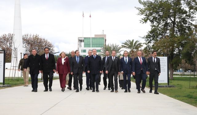 Akar, KKTC'de temaslarda bulundu