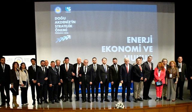 “Doğu Akdeniz’in Stratejik Önemi” konulu forum DAÜ’de yapıldı