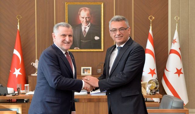 Erhürman, Türkiye Gençlik ve Spor Bakanı Bak'ı kabul etti