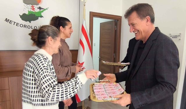 Arıklı, kadın personelin gününü kutladı