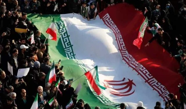 Tahran’da miting alanı yakınında patlama