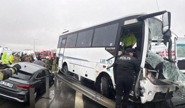İstanbul'da polisleri taşıyan servis kaza yaptı: Bir polis şehit oldu