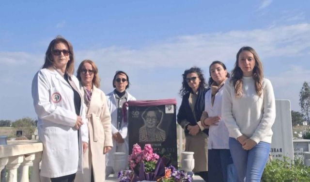 Kıbrıs Türk Eczacılar Birliği, Kamran Aziz’i vefatının 9’uncu yılında kabri başında andı