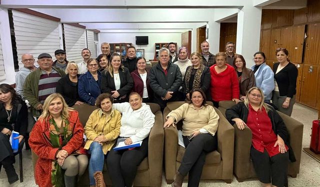 Akın Zabit Türk Müziği Derneği Korosu sahneye hazırlanıyor