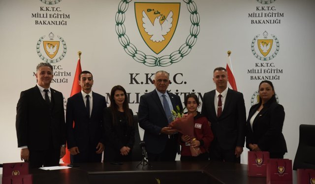 Çavuşoğlu, Çocuk Şenliği’ne katılacak öğrenci ve öğretmenleri kabul etti