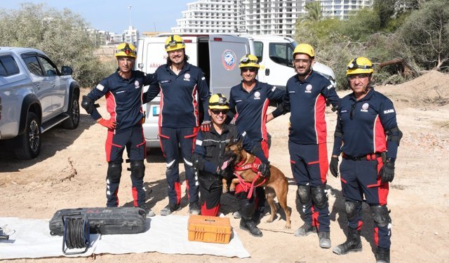 KARK'ın arama kurtarma köpeği Sebil, Tekirdağ’da bir enkaz çalışmasına katıldı