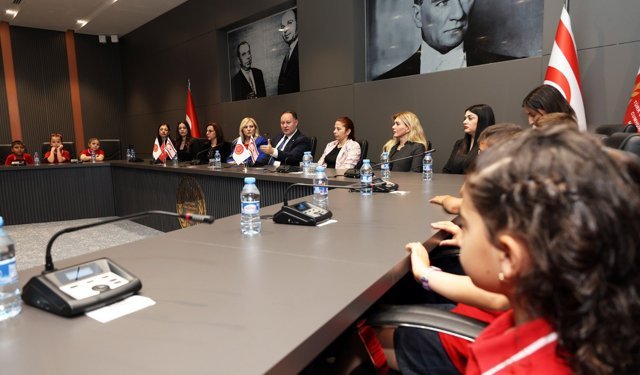 Öztürkler: Cumhuriyet Meclisi’ne alışın geleceğin sorumlu bireyleri sizler olacaksınız