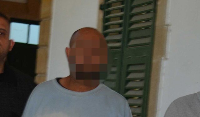 Üvey Kardeşine Saldırdı