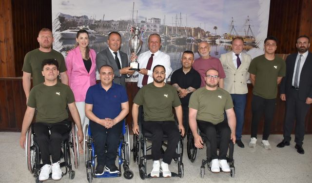 Vakıflar Tekerlekli Basketbol Takımı’ndan Bakan Ataoğlu’na teşekkür ziyareti...