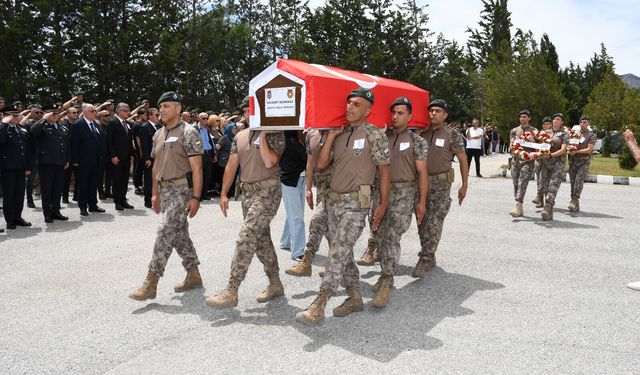 Korkmaz son yolculuğuna uğurlandı...