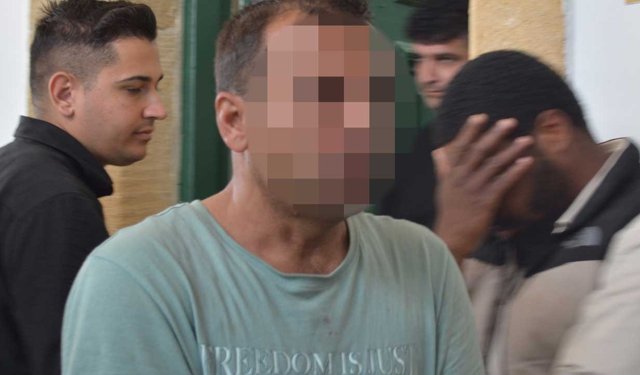 Camide Bağış Kutusunu Kırıp Para Çaldı