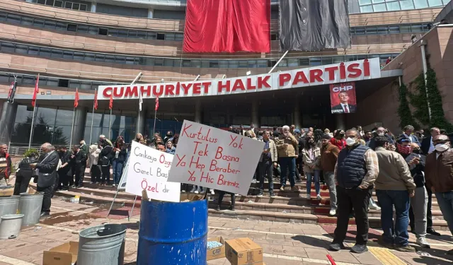 CHP Genel Merkezi'nde tahliye gerginliği