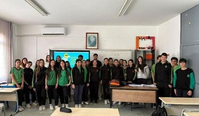Uşak Üniversitesi Öğrencilerinden Kıbrıs’ta Dijital Farkındalık Seminerleri