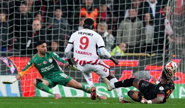 Şampiyonluk gecesinde şok: Galatasaray Samsunspor'a 4-1 mağlup oldu