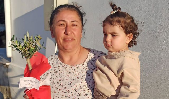 İskele Belediyesi, annelere, saksıda zeytin ağacı armağan ediyor