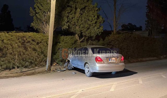 Ehliyetsiz Sürücü Elektrik Direğine Çarptı