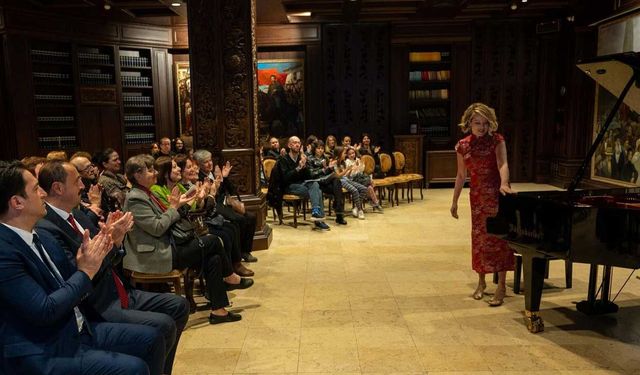 Piyanist Rüya Taner, Üsküp’te konser verdi