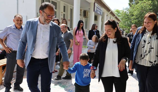 Sadıkoğlu, Ötüken Özel Eğitim Okulu’nu ziyaret etti