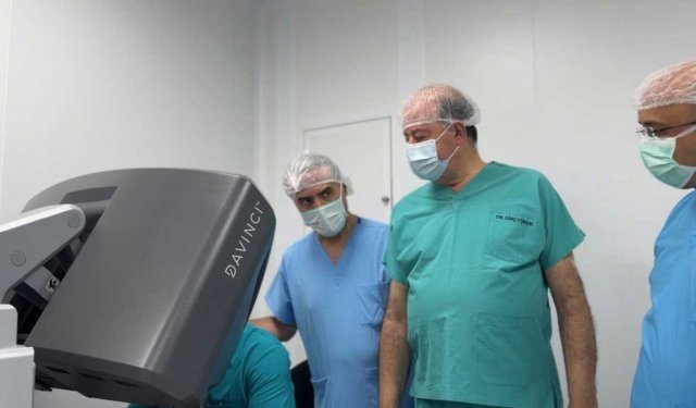 KKTC’de sağlıkta tarihi gün: İki robotik cerrahi ameliyatı başarıyla gerçekleştirildi