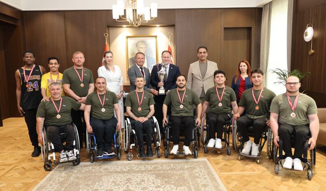 Öztürkler, Vakıflar Tekerlekli Sandalye Basketbol Takımı’nı kabul etti
