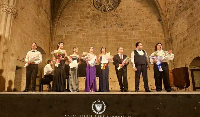 Bellapais Manastırı'nda Operanın Genç Yetenekleri Konseri yer aldı