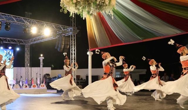 İskele Belediyesi Uluslararası Halk Dansları Festivali'de tanıtım gösterileri sunuldu