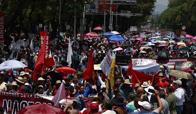 Meksika'da öğretmenler süresiz grevde