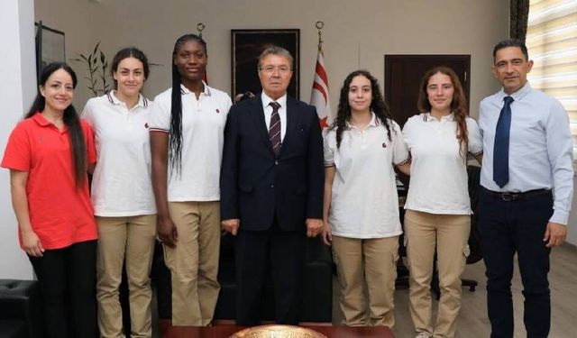 Başbakan Üstel, Levent College 3x3 Lise Kız Basketbol Takımı’nı kabul etti